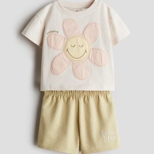 H&M Girls Summer Set - Size 5–6 Smiley Flower Tee & Green Shorts NWOT